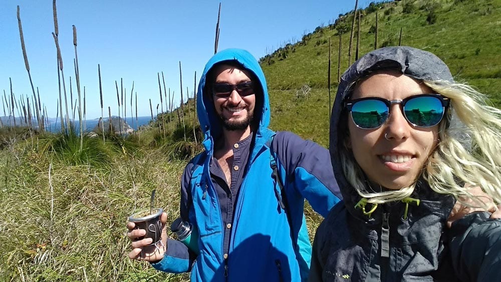trabajando en Australia chica y chico juntos