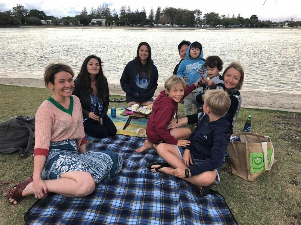 Grupo de personas en un picnic