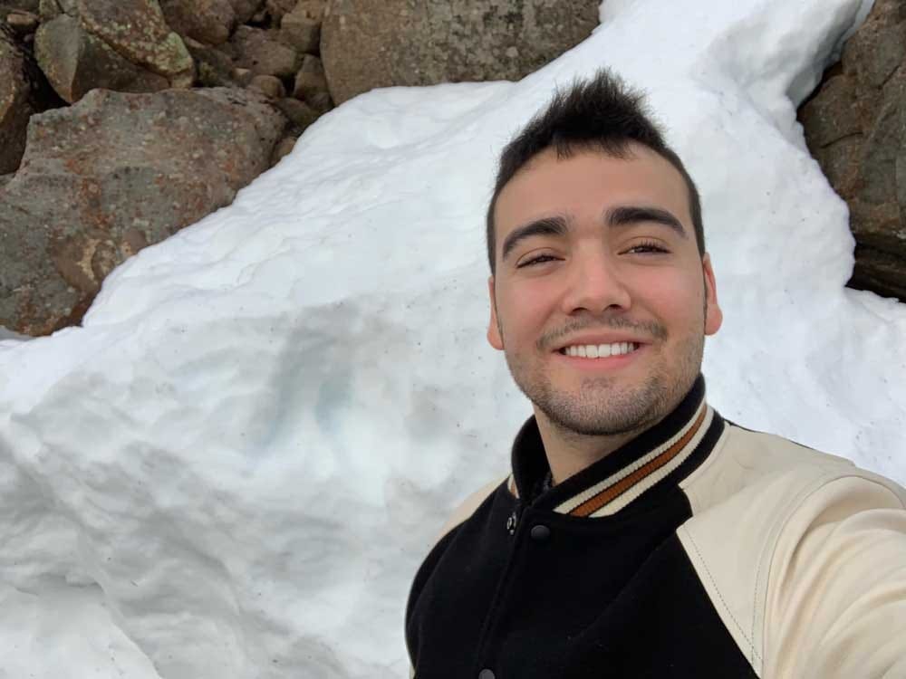 Chico en la nieve