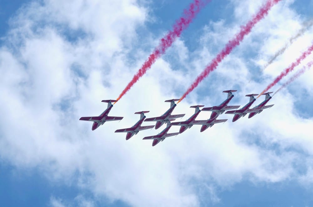 fiestas tradicionales de canada Aviones volando por el cielo de Canadá