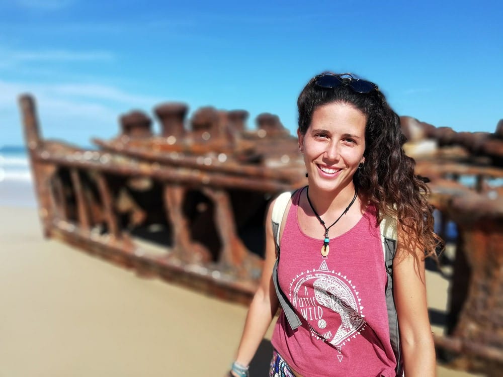 Estudiar en Imagine Education chica con barco hundido
