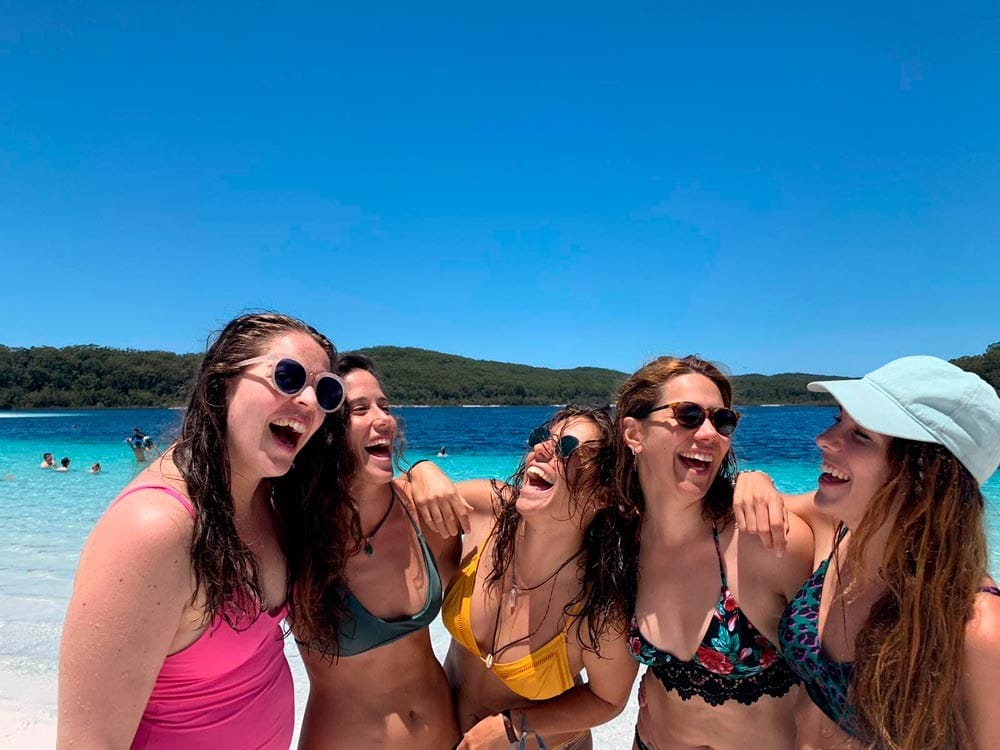 Estudiar en Imagine Education grupo de chicas riendo