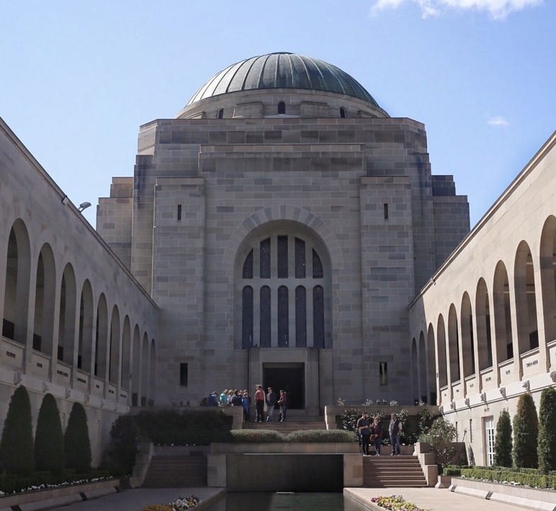 Estudiar la universidad en Australia Monumento en ciudad de Canberra en Australia