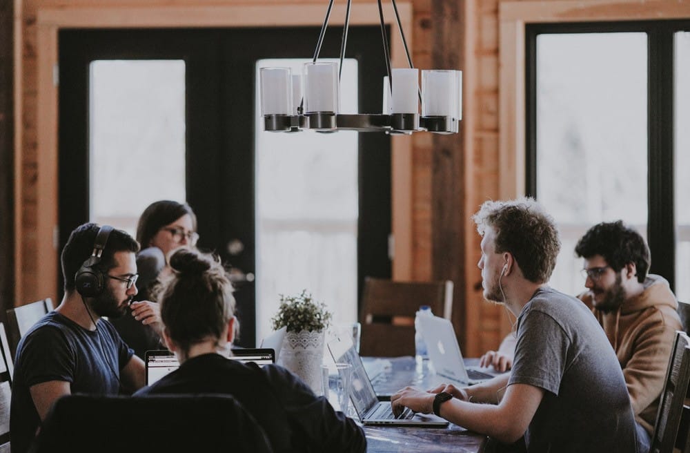 Sponsorship en Australia grupo de personas trabajando